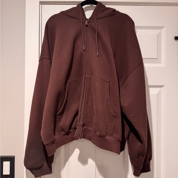 Aritzia Tops - Aritzia Women’s Cozy Sweatfleece Mega Zip Hoodie in “Brown” Size XL🤎